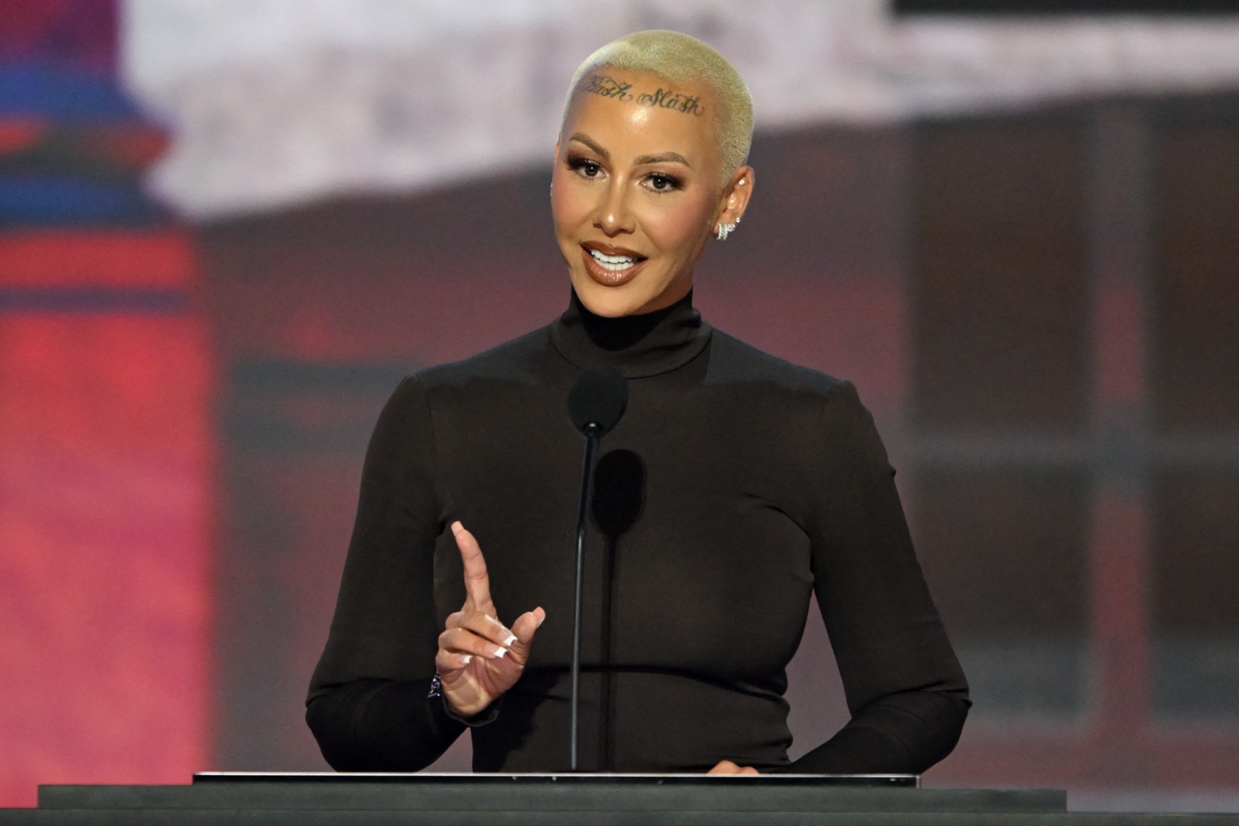 Người mẫu, diễn viên Amber Rose bị tẩy chay vì ủng hộ ông Donald Trump- Ảnh 1.